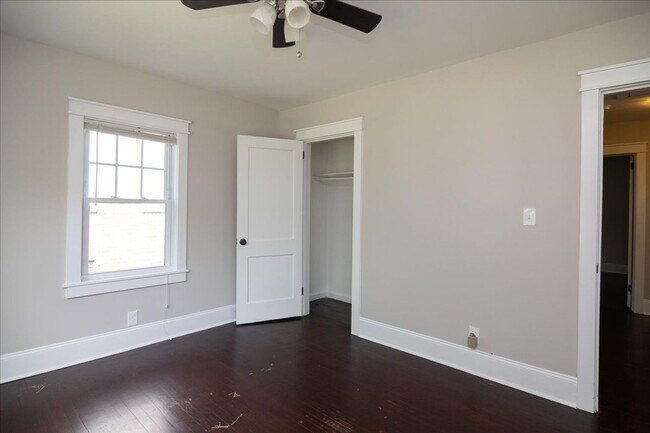 Building Photo - Newly Renovated 3/2 Feet From Atlanta Belt...