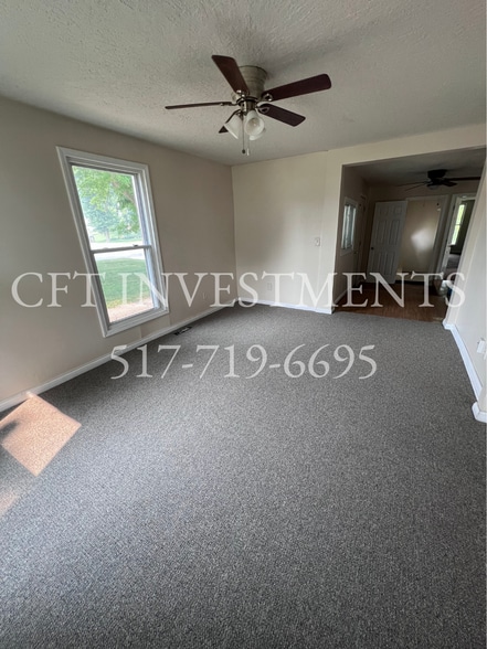 Living Room - 460 N Cochran Ave