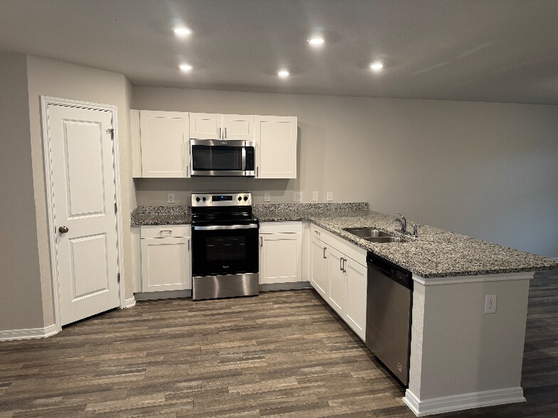 Building Photo - 15520 Taylorcrest Dr