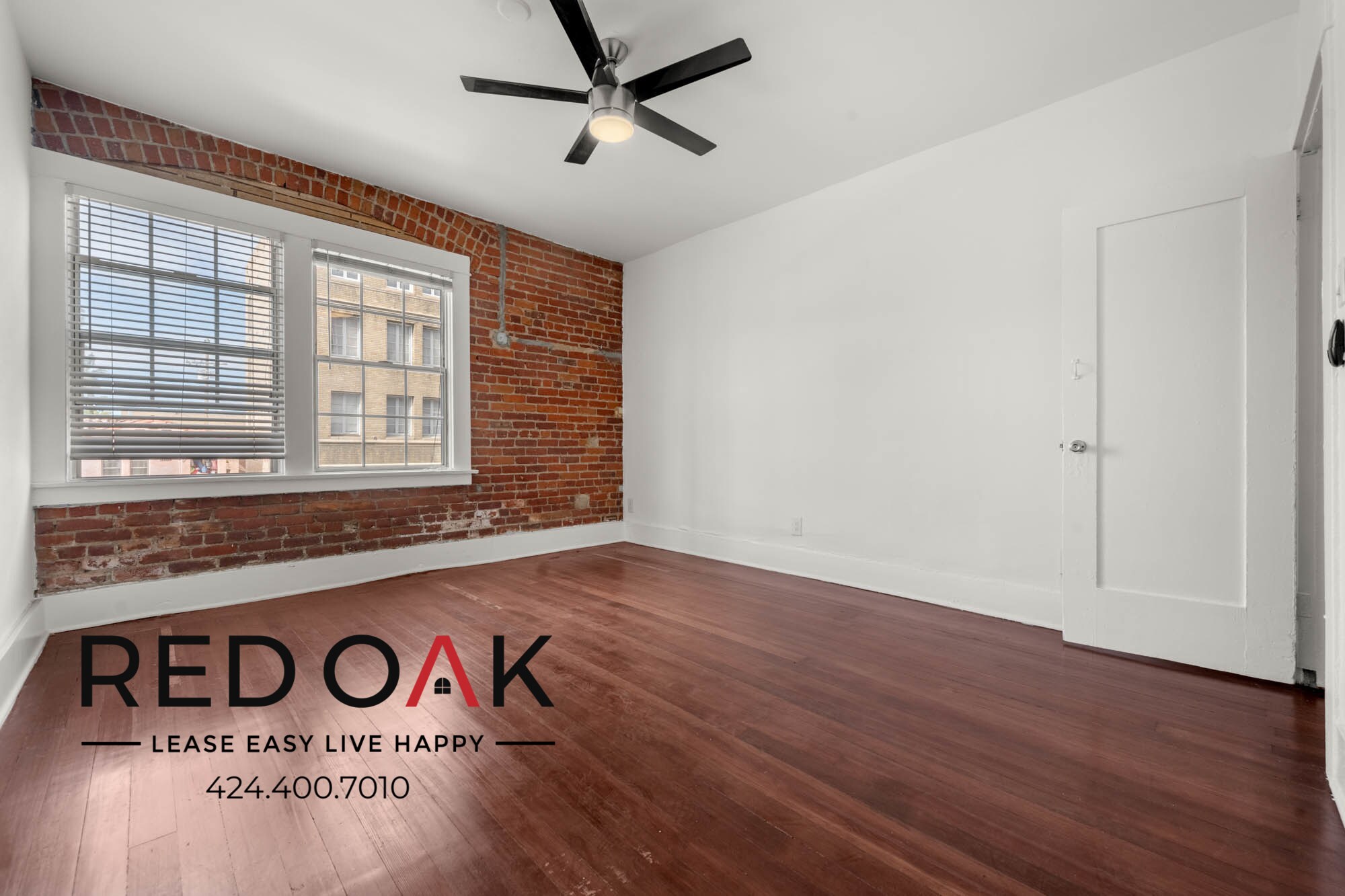 Building Photo - 1110 S Lake St