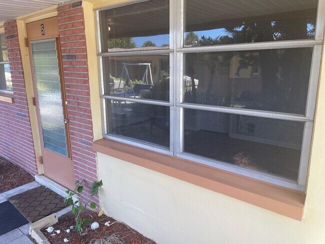 Building Photo - 2095 Pineapple Ave