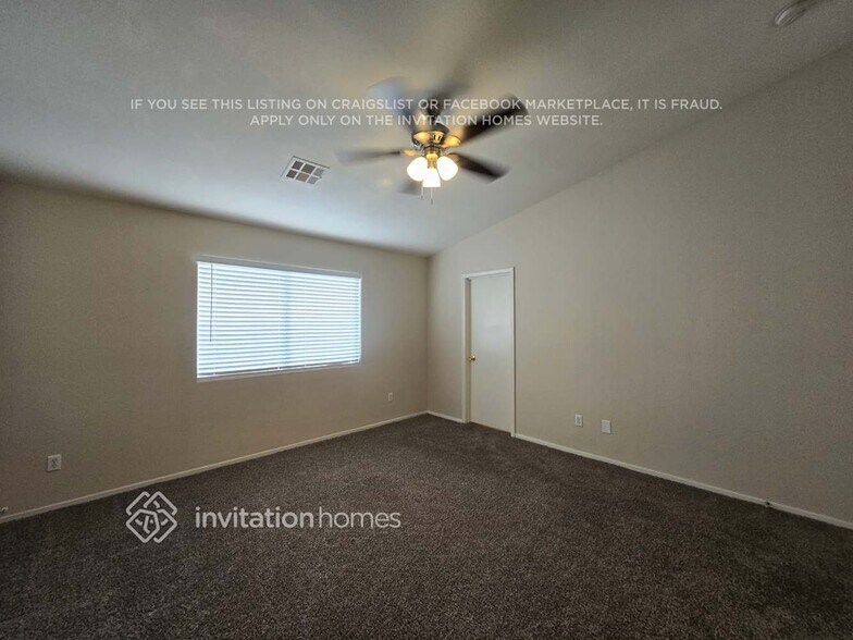 Building Photo - 5912 Trumbull St