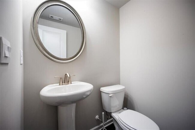 Building Photo - 1505 Slopeside Loop SE