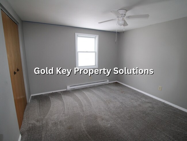 Building Photo - 9801 S Rinker-701/703 W Malissa