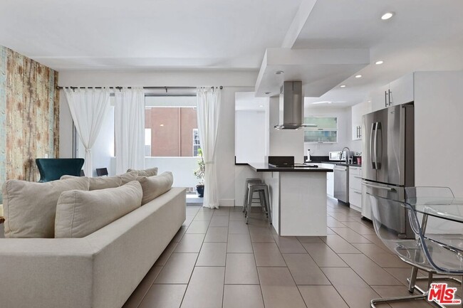 Building Photo - 7250 Franklin Ave