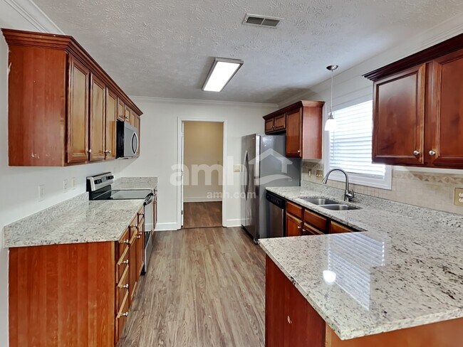 Building Photo - 1725 Kinsale Ave