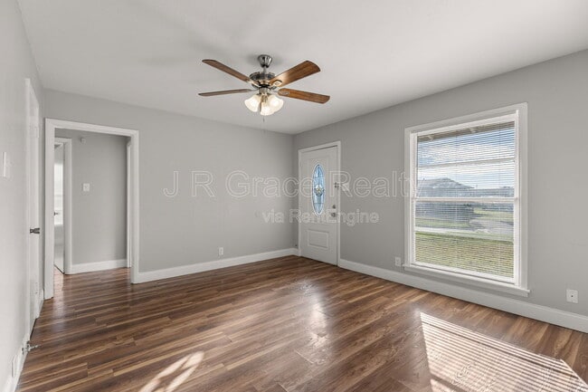 Building Photo - 103 N Tyler St