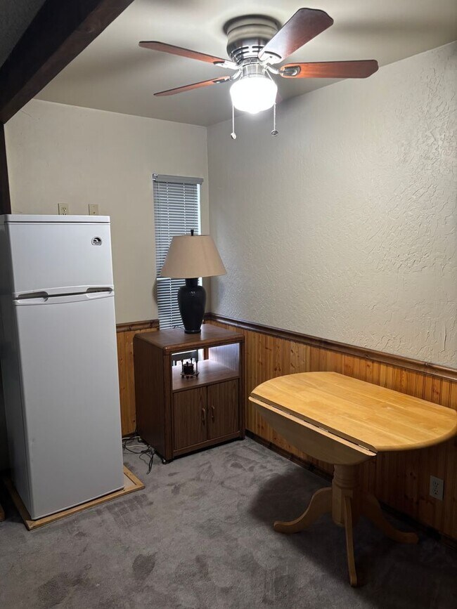 Building Photo - Furnished studio in Kings Run available now!
