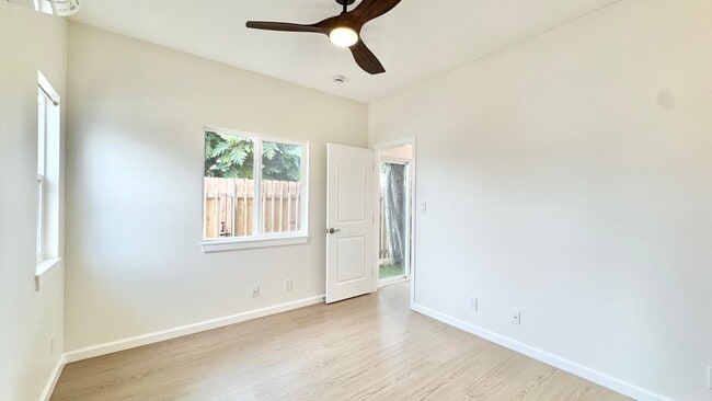 Building Photo - 421C Olomana St