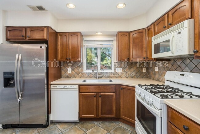 Building Photo - 5912 3rd St S