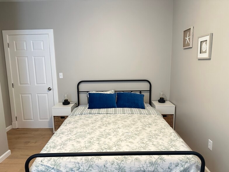 Building Photo - 5640 Beacon St