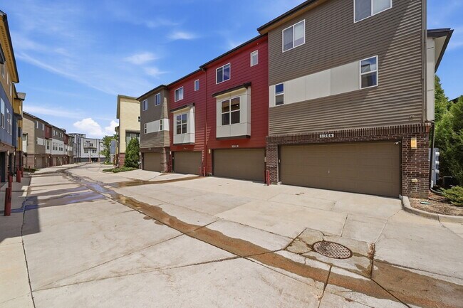 Building Photo - $2,495.95, Two Bedroom, 2.5 bathroom Townhome in Broomfield