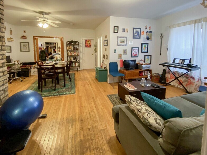 Building Photo - 4811 N Wolcott Ave