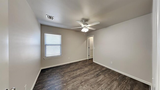 Building Photo - 443 Summit Ridge Dr
