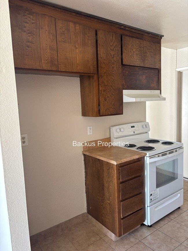 Building Photo - Great home in North Salinas -Three bedrooms