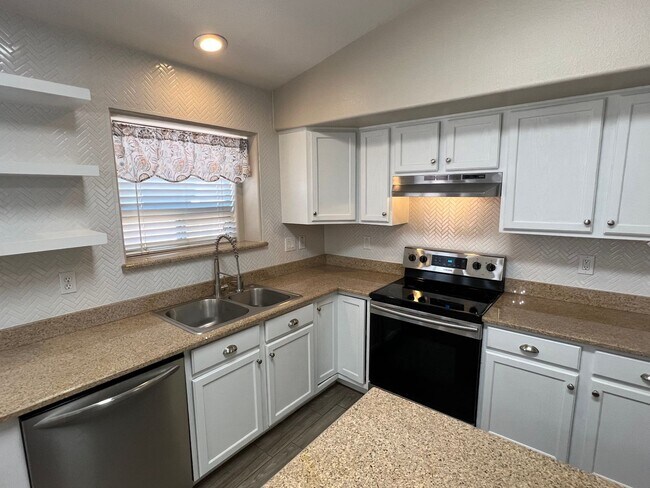 Building Photo - Norterra 4 bed/2 bath Rental Home Available!