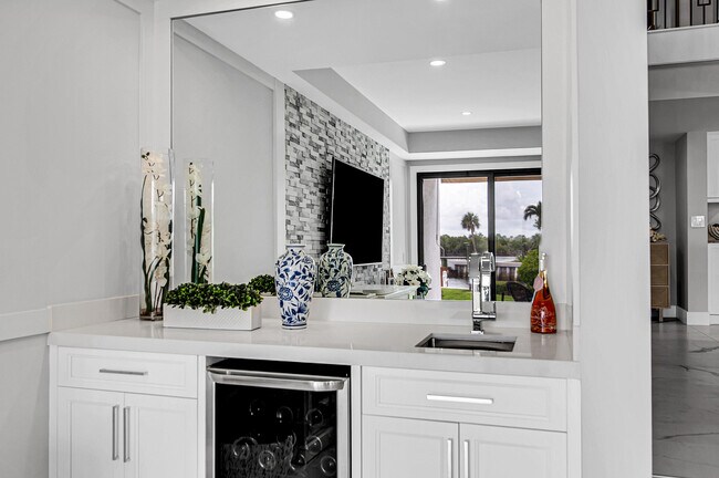 Building Photo - 4744 S Ocean Blvd