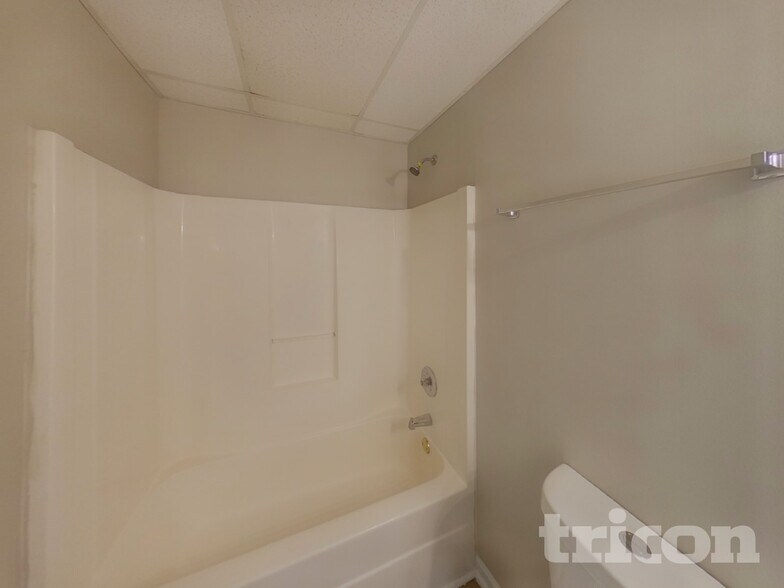 Building Photo - 205 Farmington Trce