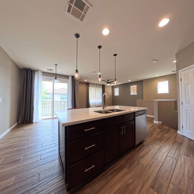 Building Photo - Stylish 2 bedroom 2 bathroom 1 Attached Car Garage at Tripoly South