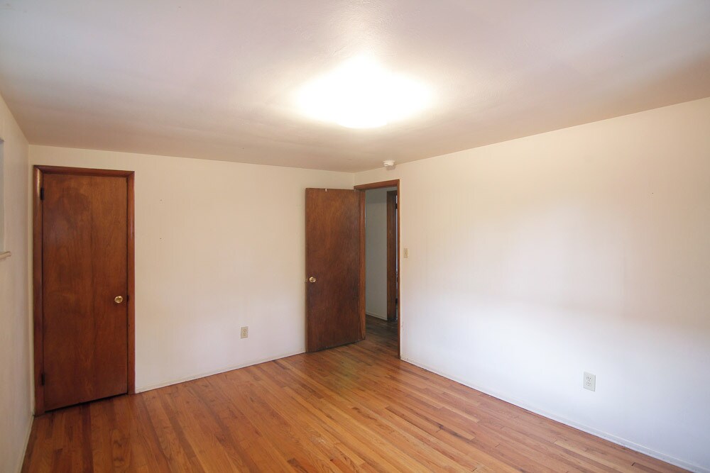 Building Photo - 421 Franklin Ave