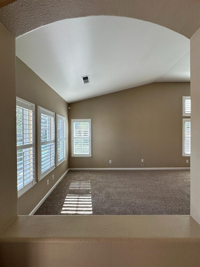 Building Photo - 2136 E Turnberry Ave