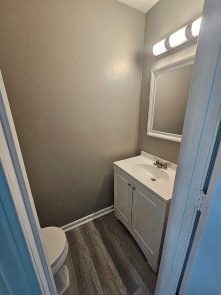 1/2 Bath - 732 Coventry Ln