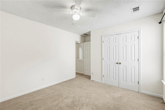 Building Photo - 490 Chippenham Ct