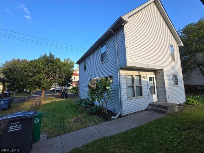 Building Photo - 614 S 19th Ave