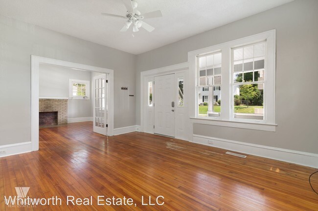 Building Photo - 404 Caplewood Dr