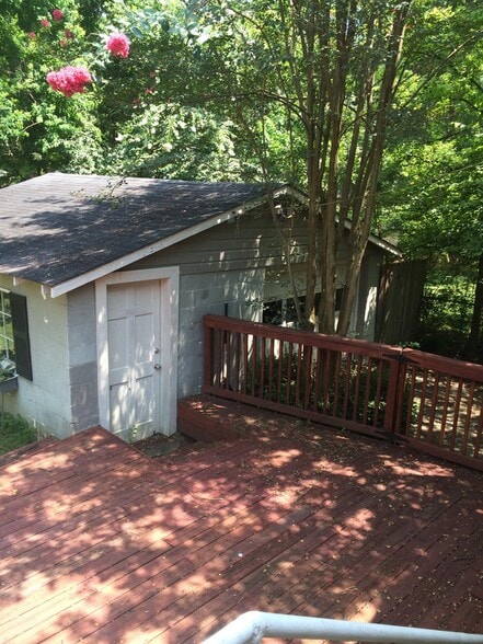 Garage/Shed - 2069 Gorgas St