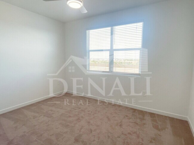 Building Photo - 2760 W Stradling Ave