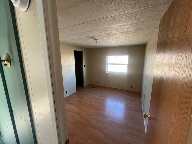 Building Photo - 2417 2nd St S