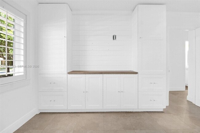 Building Photo - 8975 SW 83rd St