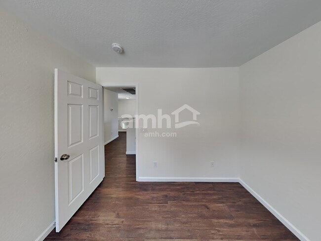 Building Photo - 31352 N Shale Dr