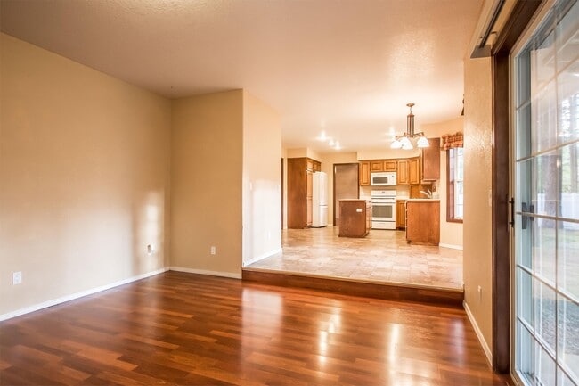 Building Photo - 206 S Riverside Harbor Dr