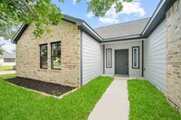 Building Photo - 16346 Summer Dawn Ln