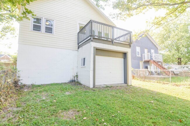 Building Photo - 124 Riverside Dr