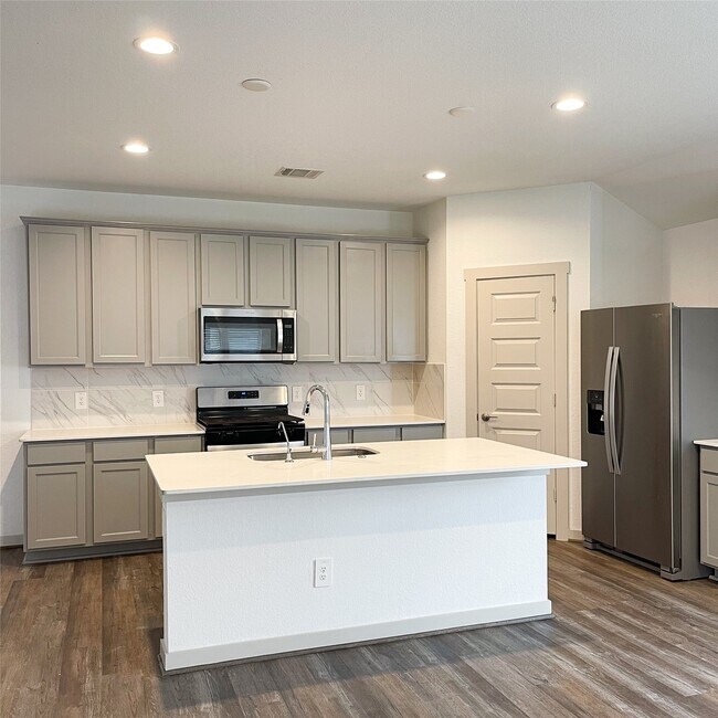 Building Photo - 6814 Bradford Ter Rd