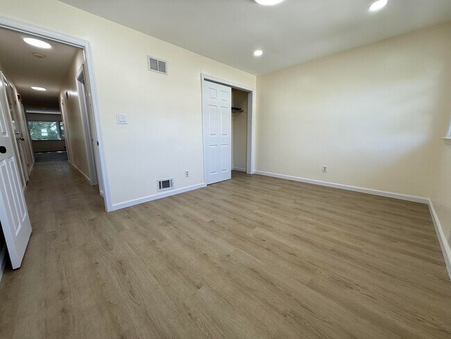 Building Photo - 588 Avenue A