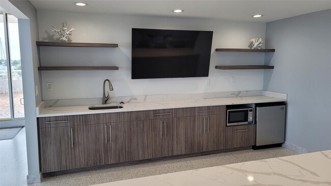 Building Photo - 545 S Fort Lauderdale Beach Blvd