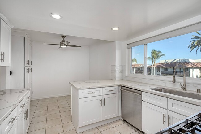 Kitchen facing Eat-in Area - 5325 Lindley Ave