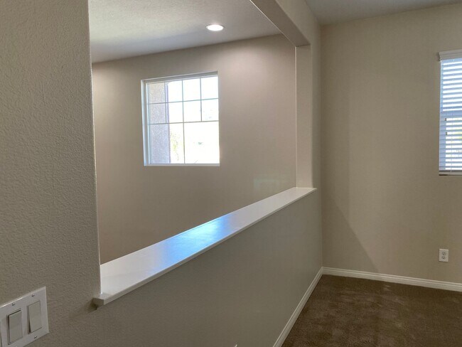 Building Photo - Beautiful 5 Bedroom Home in Murrieta Available!