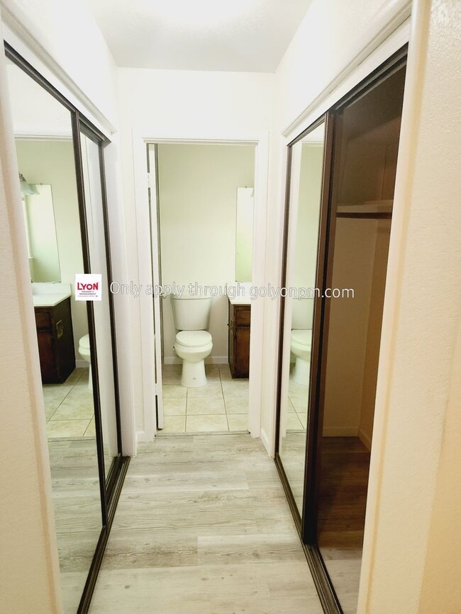 Building Photo - Renovated Halfplex! - Available Now!!