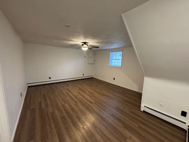 Building Photo - Beautiful Modern Home on the Plateau