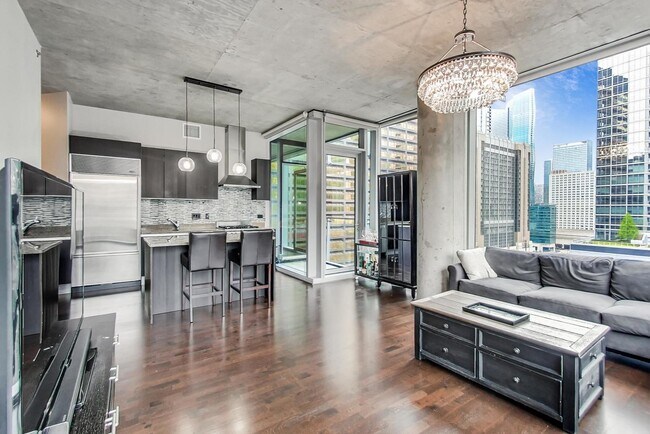 Building Photo - 600 N Fairbanks Ct