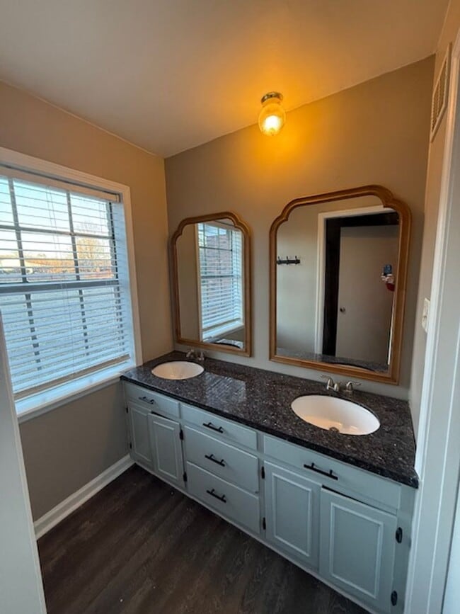 Building Photo - Renovated 3 Bedroom 2 Bath Home on 2 Acres!