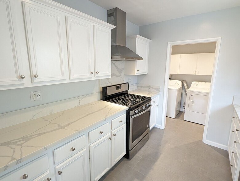 Building Photo - 2746 Thurman Ave.