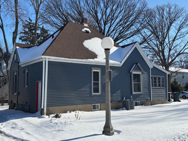 Building Photo - 402 E Elm St