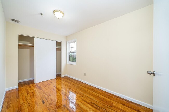 Building Photo - 524-526 4th St