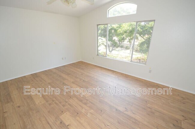 Building Photo - 658 Avenida Valencia